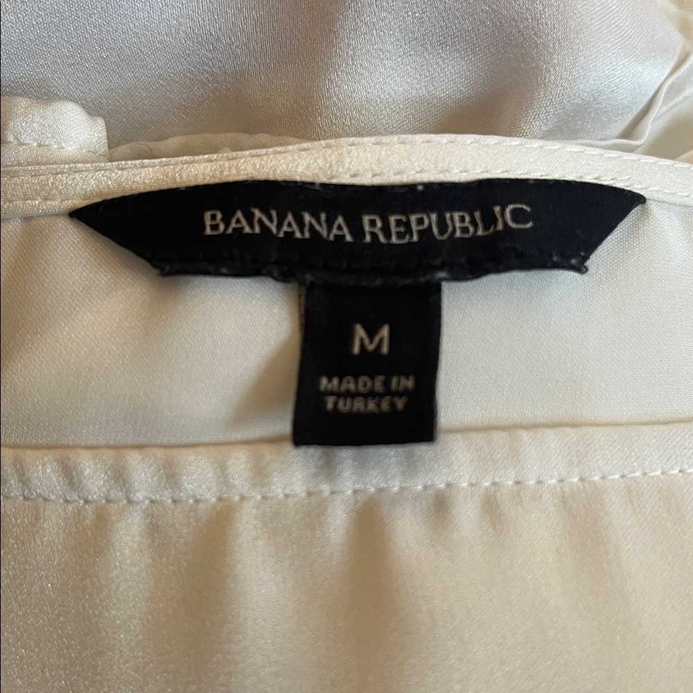 Banana Republic Ivory/Cream Long Sleeve Satin Blouse w/Boat Neckline Size Medium - Picture 6 of 8